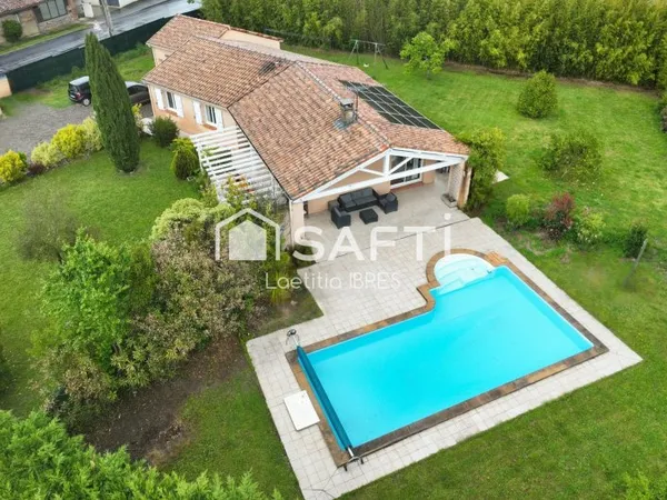 Maison d'exception avec piscine et jardin paysager