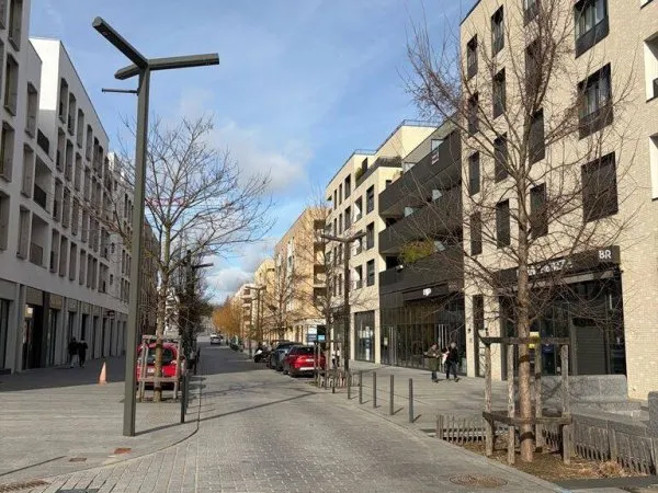 Boutique 10 pièces 133 m²