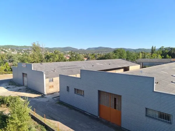 Local 4000 m²