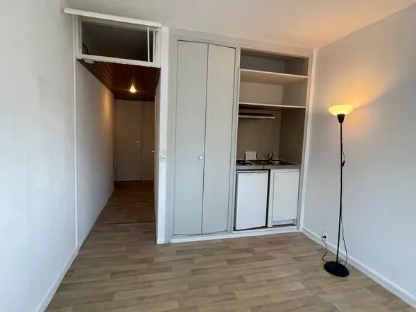 A vendre - Studio 22,41 m² en rez-de-chaussée - Tourcoing limite Mouvaux