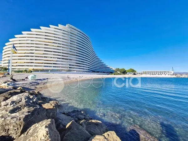 Marina Baie des Anges ! Bel appartement les pieds dans l'eau à Villeneuve-Loubet