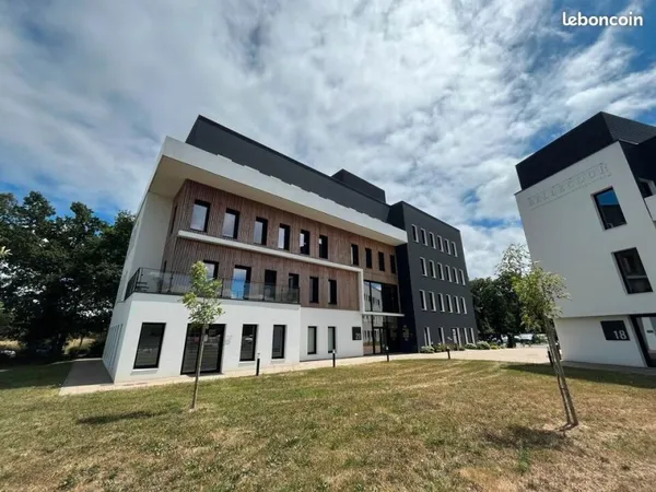 BUREAUX 13 m² BRUZ