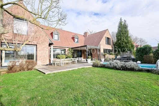 Maison 12 pièces 285 m²