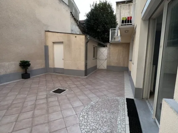 Pour investisseur , appartement de type F.3 avec grande terrasse et dépendance