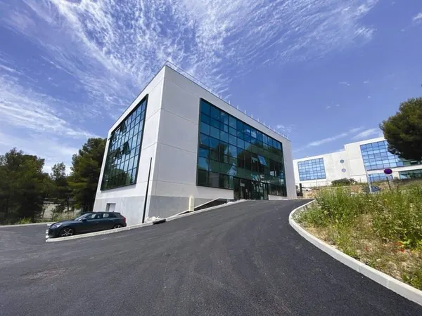 Bureau 96 m²