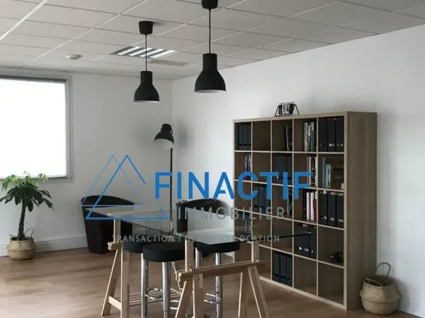 EGUILLES - Bureau 75m² au rdc Pôle d'Activité Eguilles