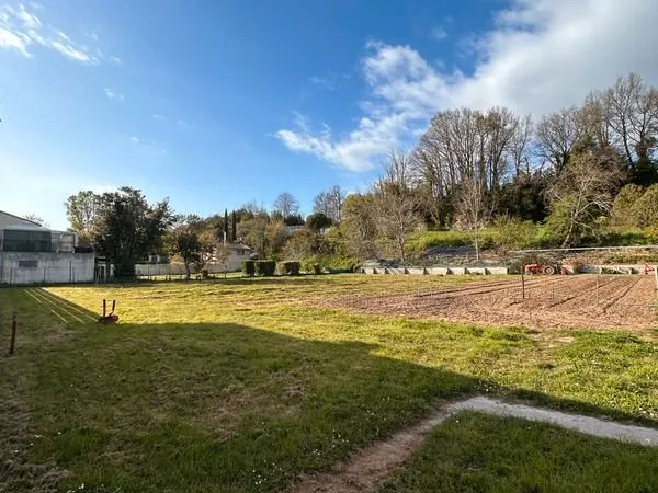 Terrain constructible à Bourg-sur-Gironde