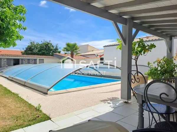 Maison 124M2 plain-pied,3 chambres,bureau,piscine,double garage 37M2