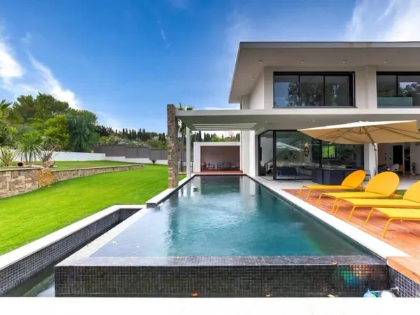 Villa 5 pièces 297 m²