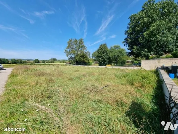 Terrain 706 m² BURGILLE