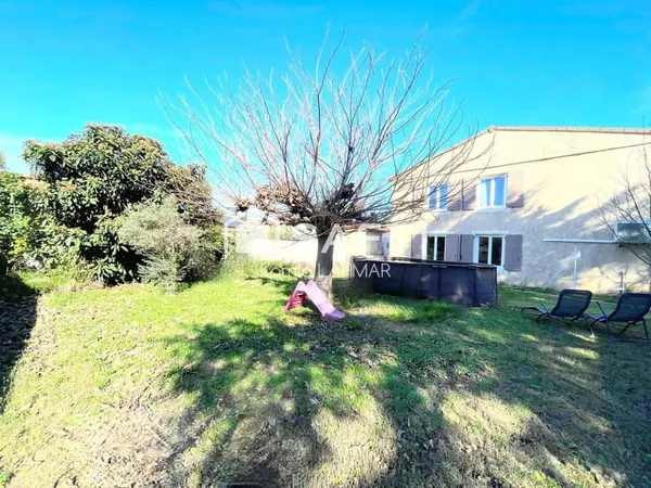 Mas-Blanc-des-Alpilles  Maison 165 m² environs, 4 chambres, sur terrain piscinable.