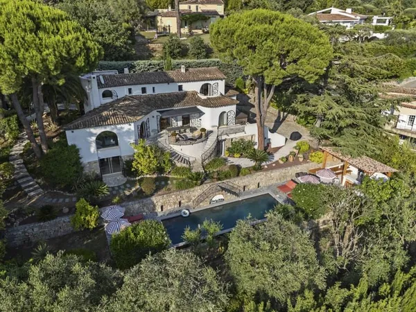 Maison 5 pièces 248 m²