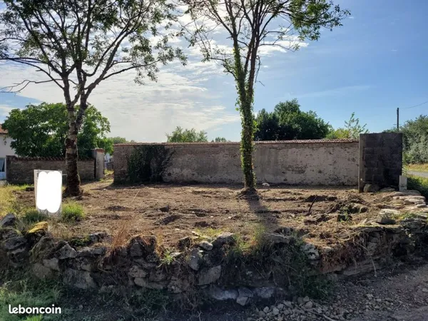 VEND TERRAIN CONSTRUCTIBLE 541 m² VIABILISE
