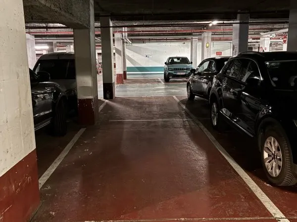 Vends parking 12m² Suresnes