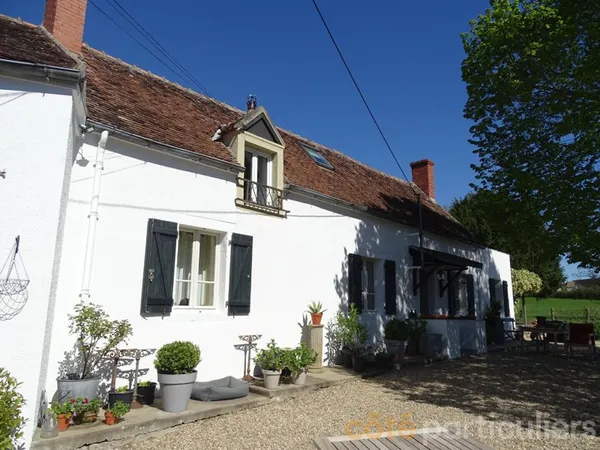 Vend longère avec dépandances et jardin