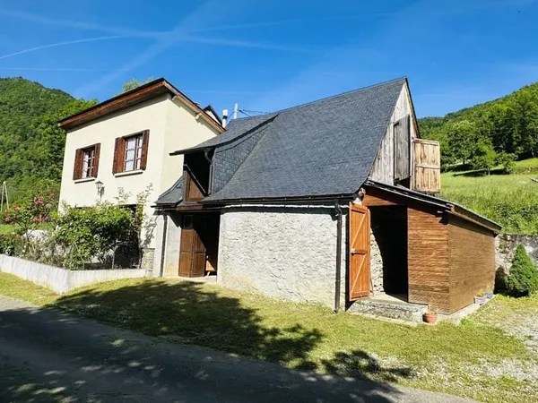 Maison individuelle avec dépendance à Autrech 09800.