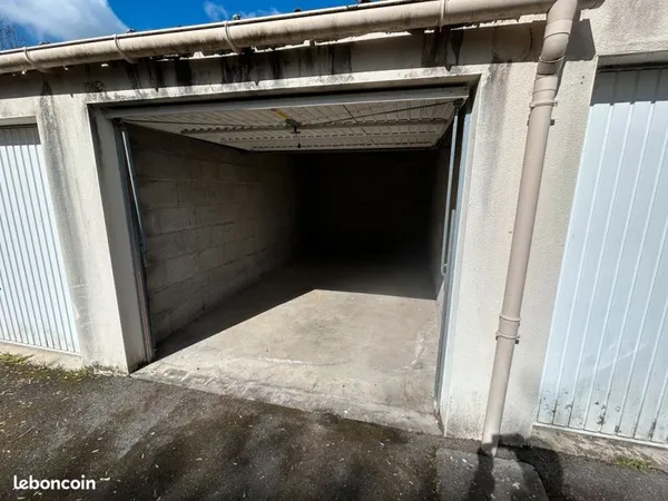Garage fermé / Box - SAINT ETIENNE DE MONTLUC BOURG