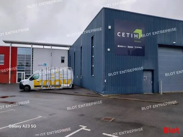 Entrepôt 700 m²