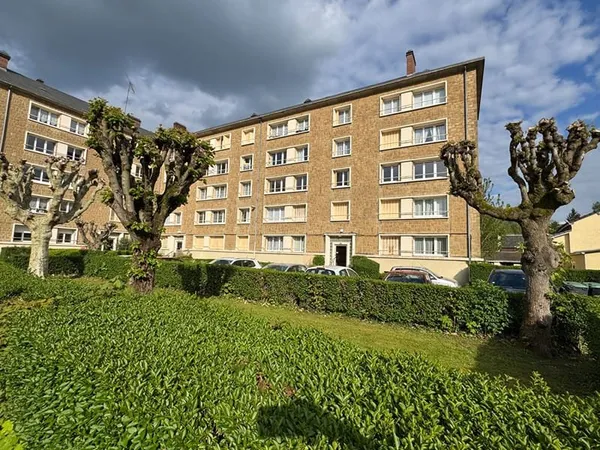 Appartement rénové de 66 m2 SH avec 1 garage proche du centre ville