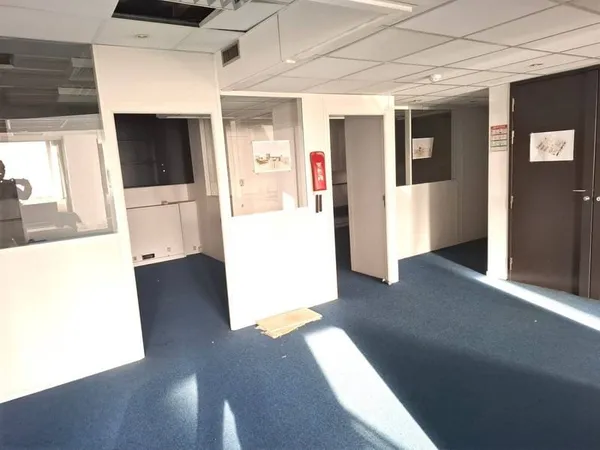 Bureau 185 m²