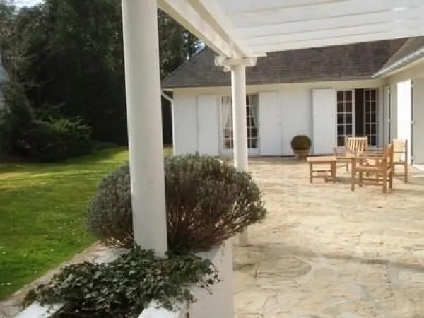 Villa avec jardin arboré
