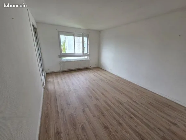 Loue appartement T4 3ème étage sans ascenseur