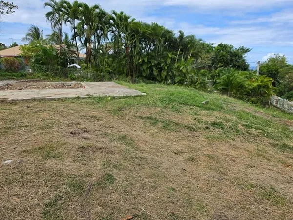 Terrain 1215 m²