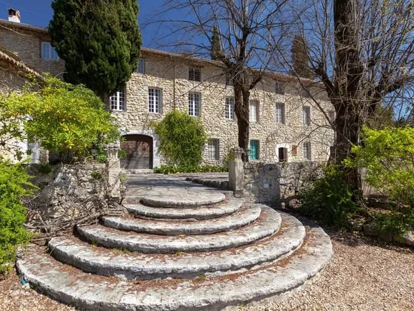 Maison 10 pièces 800 m²