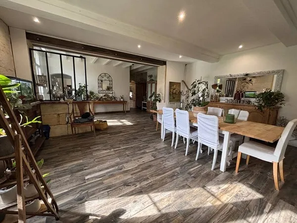 Maison 10 pièces 360 m²