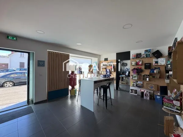 Murs commerciaux 120 m² + terrain constructible 92 m² à Angers