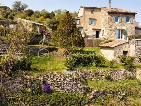 Maison Atypique avec jardin au Teil