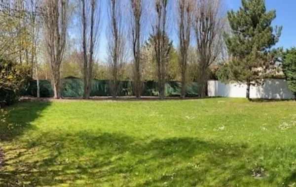 Terrain à bâtir de 580 m² à LAGNY-SUR-MARNE (77)