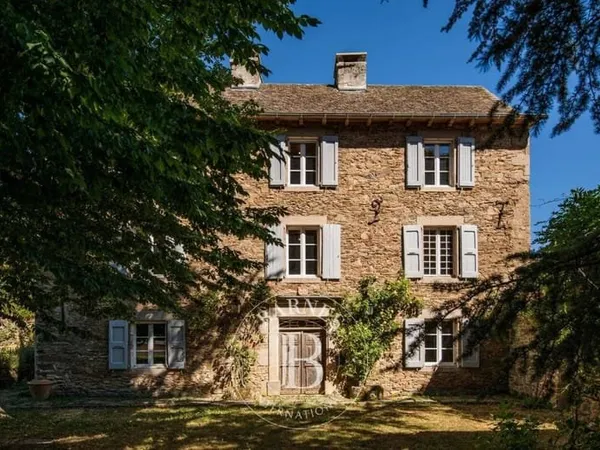 Maison de plain-pied 8 pièces 235 m²