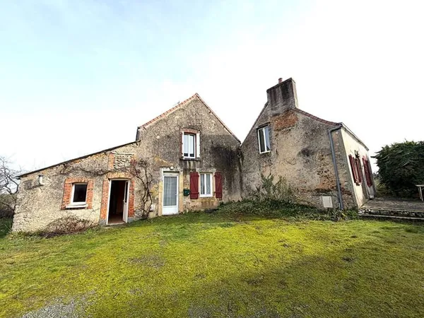 Ancien corps de ferme à rénover - 177 m² - 3 853 m² de terrain - Asnières-sur-Vègre