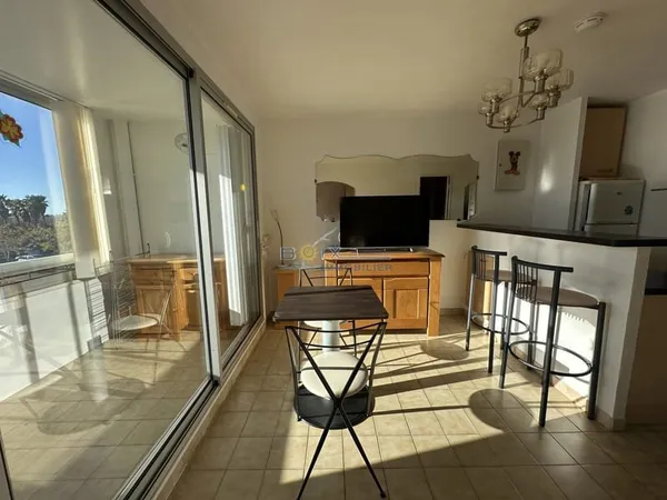 Joli appartement ensoleillé T2 SH 28M2 + loggia et parkin