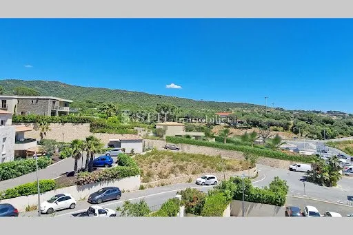 Terrain 496 m²