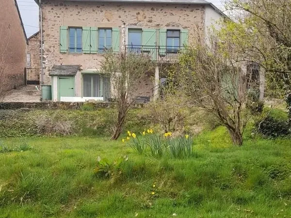 CUSSY EN MORVAN (71) - MAISON en pierres 165 m2 - 7 pièces (4 chambres) - garage - atelier - TERRAIN