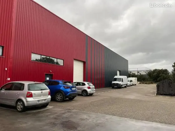 À LOUER - Entrepôt / Local d'activité dans la Zone d'Entreprises de Signes (83)