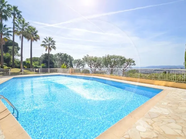Nice La Lanterne Studio 25 m2 avec loggia, piscine, un grand