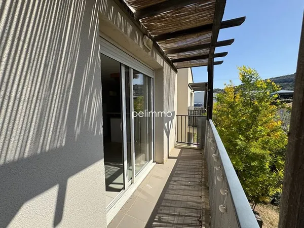 LAMANON - APPARTEMENT T3 MEUBLE - 49.43 m²