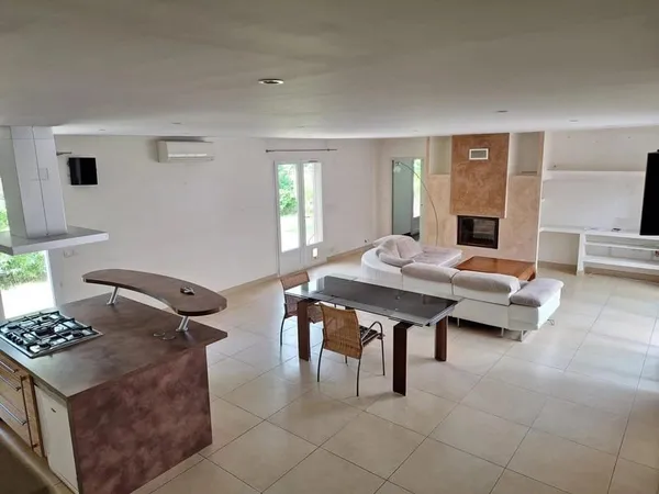 Ensemble immobilier atypique.