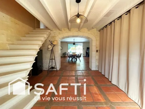 Maison de 223m² - 8 pièces - Piscine - Garage