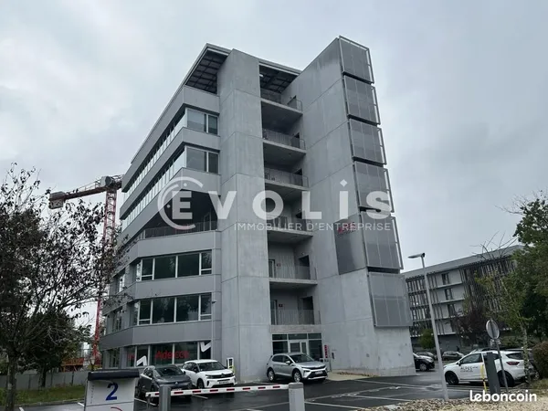 Bureaux 749 m²