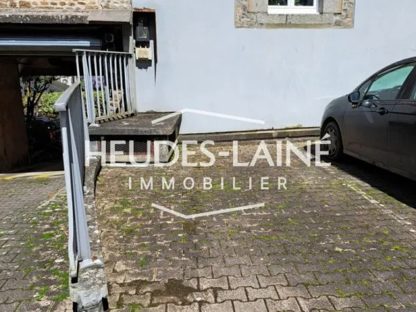 A LOUER : AVRANCHES - Un emplacement de parking