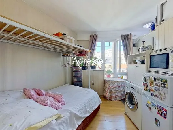 Studio de 15m² en étage élevé sans vis à vis - Paris 15e