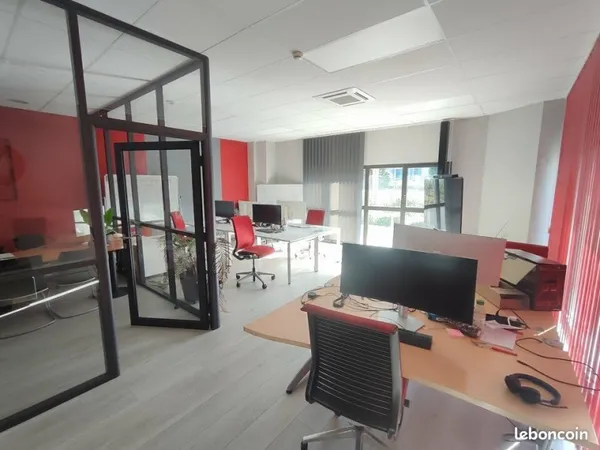 BUREAUX 94 m² BOURGOIN-JALLIEU