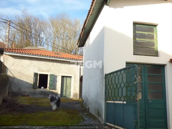 IMMEUBLE D'HABITATION A RENOVER