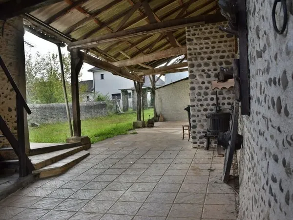 Maison de caractère à vendre 6 pièces (64)