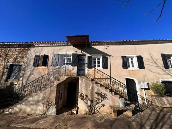 Ancien corps de ferme de 380 m² dont 125 m² habitables