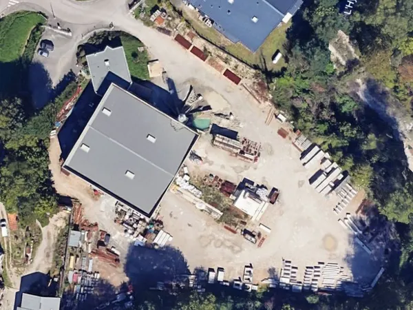 LOCAL À LOUER - 165 m² + BUREAU + EXTÉRIEUR SÉCURISÉ - COGNIN